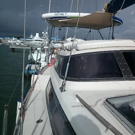 بوتيل Bed & Boat L' Isola Che Non C'e *