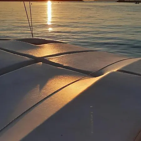 Bed & Boat L' Isola Che Non C'e بوتيل