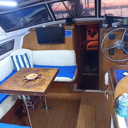 Ботель Bed & Boat L' Isola Che Non C'e