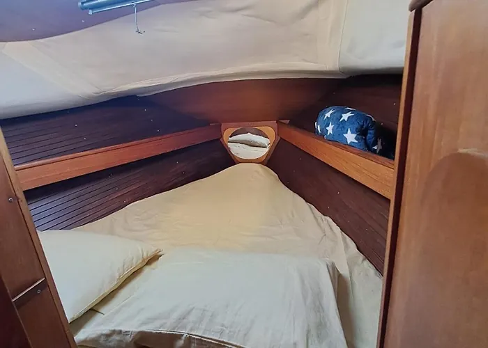 Bed & Boat L' Isola Che Non C'e 船屋