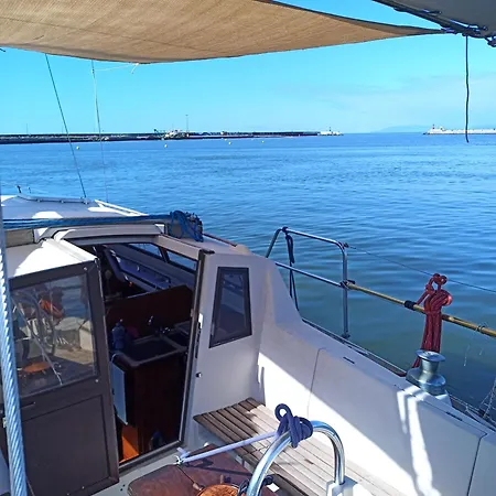 船屋 Bed & Boat L' Isola Che Non C'e *