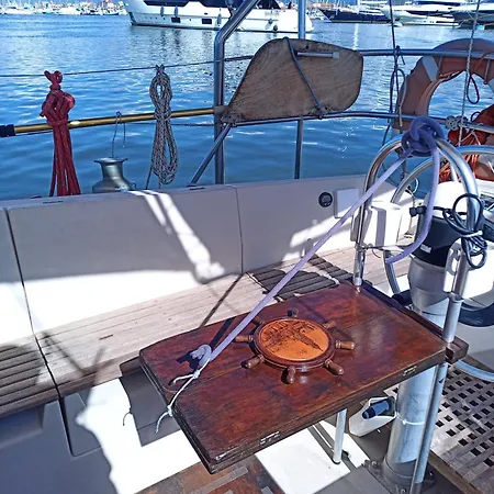 船屋 Bed & Boat L' Isola Che Non C'e *