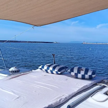 Bed & Boat L' Isola Che Non C'e Πλωτό κατάλυμα Βιαρέτζιο