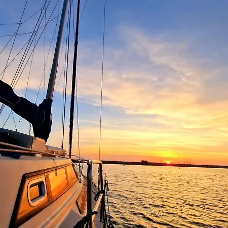 Bed & Boat Brezza Del Mare