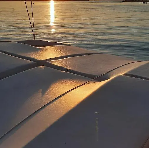 Bed & Boat L' Isola Che Non C'e Botel