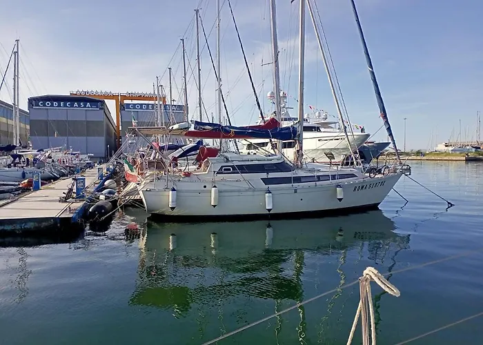 Botel Bed & Boat L' Isola Che Non C'e *