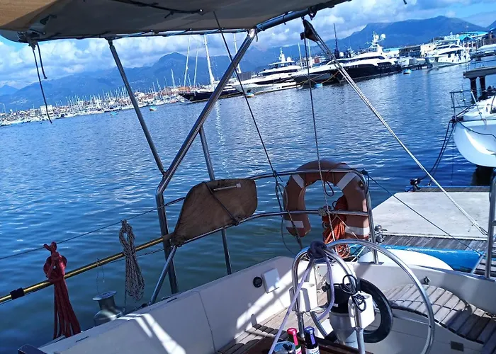 Bed & Boat L' Isola Che Non C'e Viareggio