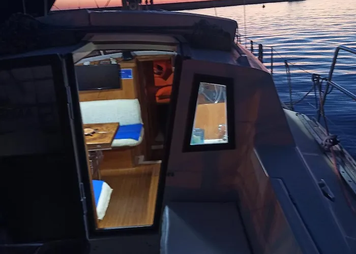 Bed & Boat L' Isola Che Non C'e Botel